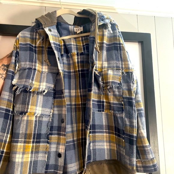 POL snap up shacket - Picture 2 of 3